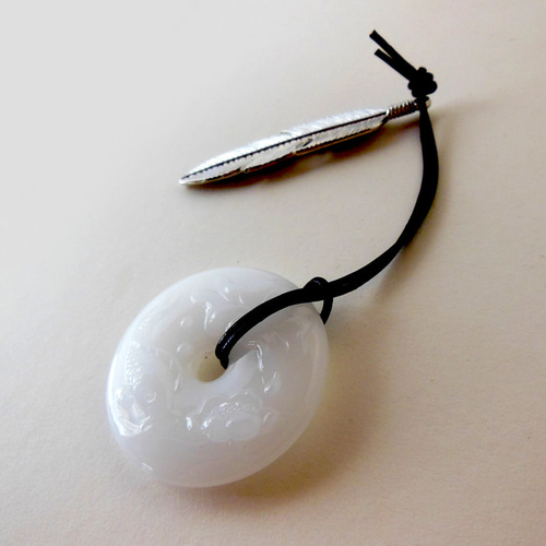 翡翠　鯉・蓮縁起彫刻　根付　置物 翡翠 鯉・蓮縁起彫刻 根付 置物