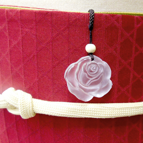 高品質水晶 薔薇 ローズ フラワー 彫刻 根付 帯飾り コサージュ 美麗