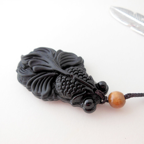 高品質イエロー翡翠 でめきん・金魚 彫刻 根付 帯飾り