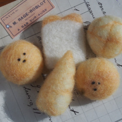 羊毛キット　森のふわふわパン　食パン　羊毛ブローチ　キット　ハンドメイド　工作 1枚目の画像