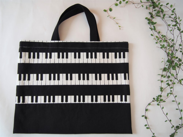 入園入学 男の子 女の子 ピアノ柄 黒 レッスンバック 北欧 シンプル  