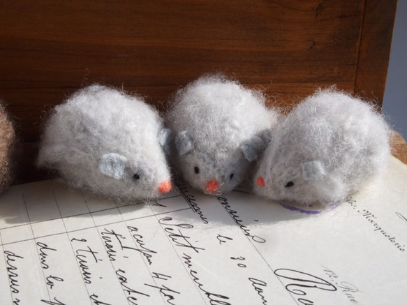 ねずみ 1ぴき 羊毛フェルト 完成品 森の動物 羊毛フェルト Maro洋裁店