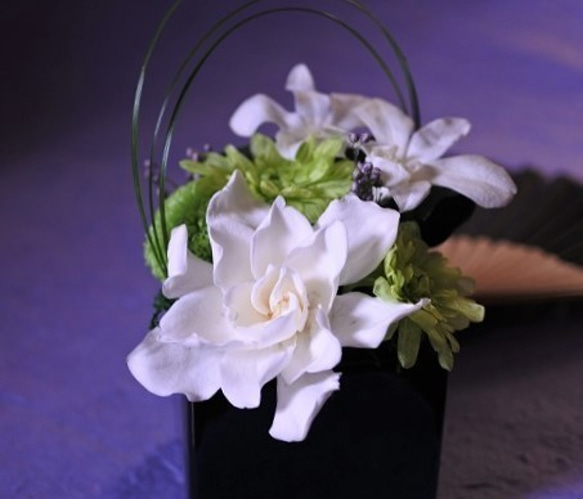 白のクチナシがメインの『和』のプリザーブドアレジメント❁お玄関、お供え花にもピッタリです…❁ 4枚目の画像