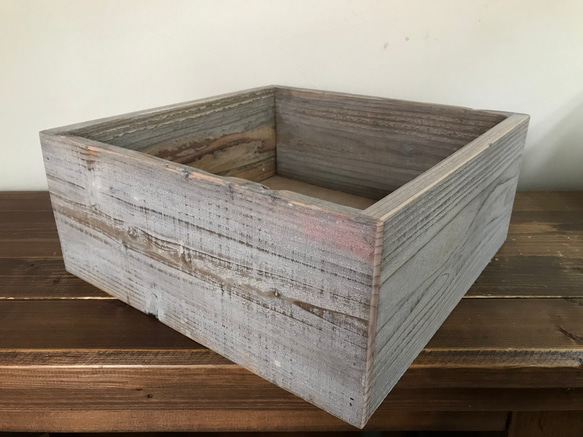 ニューボーンフォト 撮影用雑貨 箱 木箱 正方形　古材タイプ 1枚目の画像