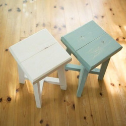 おうち時間のおともに…スツール　雑貨　椅子　木製スツール アンティーク風 ハンドメイド イス 2枚目の画像