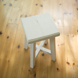 おうち時間のおともに…スツール　雑貨　椅子　木製スツール アンティーク風 ハンドメイド イス 4枚目の画像