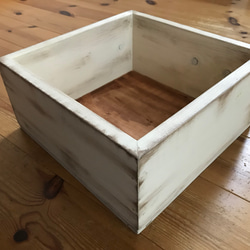 ニューボーンフォト撮影用雑貨 正方形木箱 白 アンティーク風 シャビー加工 3枚目の画像