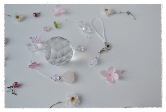 桜色のサンキャッチャー＊ガラス30mm花とハートのスワロフスキーpink*ローズクウォーツ 4枚目の画像