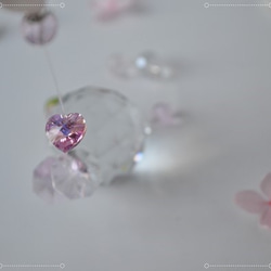桜色のサンキャッチャー＊ガラス30mm花とハートのスワロフスキーpink*ローズクウォーツ 6枚目の画像