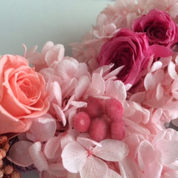 紫陽花いっぱいのフラワーリース　ピンクのハート　ウエディング　ウエルカムスペース、ディスプレイ　デコレーション　開店祝い 4枚目の画像