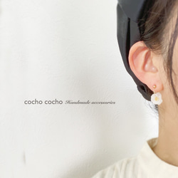 White camellia hoop earrings  白い椿のフープイヤリング・イヤーカフ 6枚目の画像