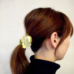 チュール刺繍・「花の精」のヘアゴム 【yellow】 5枚目の画像