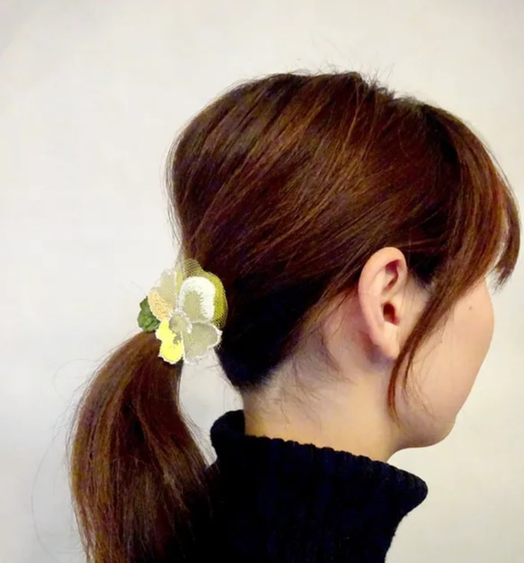 チュール刺繍・「花の精」のヘアゴム 【yellow】 5枚目の画像