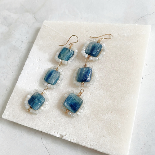 14kgf カイヤナイト(square) ×ホワイトムーンストーン 3連ピアス