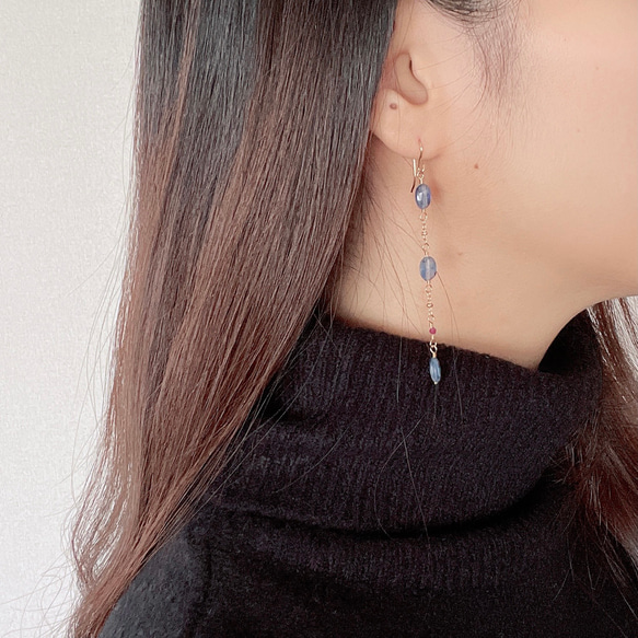14kgf カイヤナイト(oval)×ルビー ロングピアス 5枚目の画像