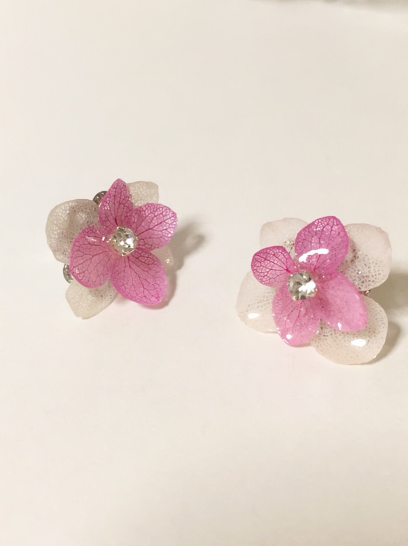 紫陽花のピアス（ピンク系） 3枚目の画像