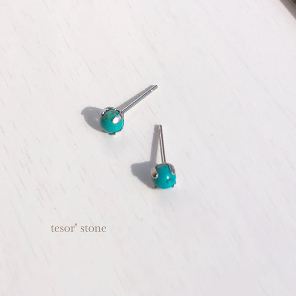 小さな アメリカンターコイズ　一粒ピアス/サージカルステンレス 1枚目の画像