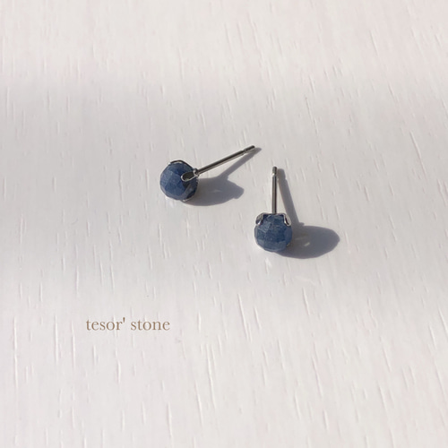 小さな ゴールドルチルクォーツ 天然石一粒ピアス/サージカル