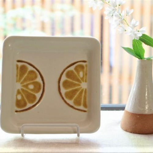 ガラス絵皿 四角 オレンジ 中皿 tomocoubou 通販 7261052｜Creema