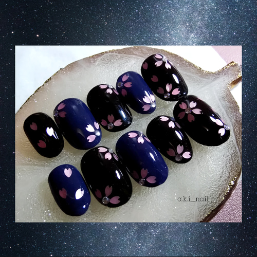 No621/ジェルネイルチップ☆付け爪~夜桜☆ブラック×ネイビー ネイル