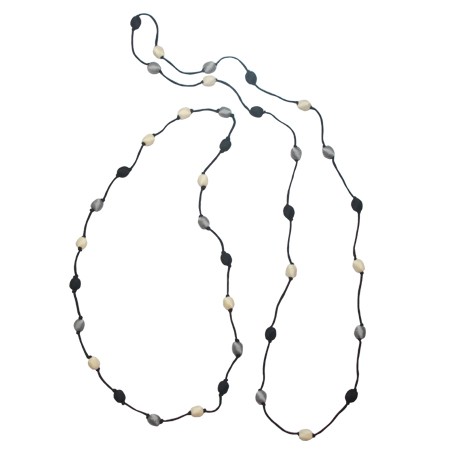 金属アレルギー　軽い　シルクネックレスカンボジアシルクネックレス◆ブラックホワイトグレー（M）