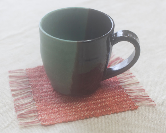 絹100％手織り茜染　きびそ糸コースター＆手作り陶器　のらり工房　マグカップ　ギフトセット 1枚目の画像
