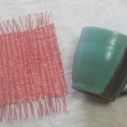 絹100％手織り茜染　きびそ糸コースター＆手作り陶器　のらり工房　マグカップ　ギフトセット 2枚目の画像