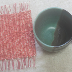 絹100％手織り茜染　きびそ糸コースター＆手作り陶器　のらり工房　マグカップ　ギフトセット 3枚目の画像