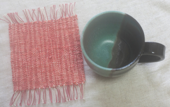 絹100％手織り茜染　きびそ糸コースター＆手作り陶器　のらり工房　マグカップ　ギフトセット 3枚目の画像