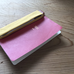 手帳とセットで持ち歩けるペンケース　倉敷帆布で作りました　桃色 2枚目の画像