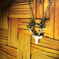 Mittag NL402の鹿のネックレス_ブランドの木製の宝石箱と飾り金のfのネックレスの純銀製の限定デザイナの手 3枚目の画像