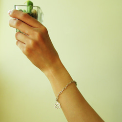 mittag BL401 lucky charm bracelet_幸運草手鍊 純銀 限量 設計師手做 附品牌原木珠寶盒 第1張的照片