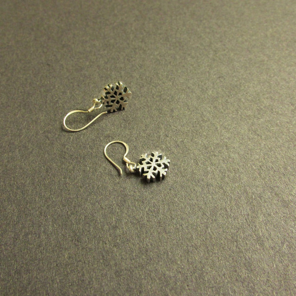 mittag ER408 snowflake earrings_雪花耳環 925純銀 限量 設計師手做 附品牌原木珠寶盒 第2張的照片