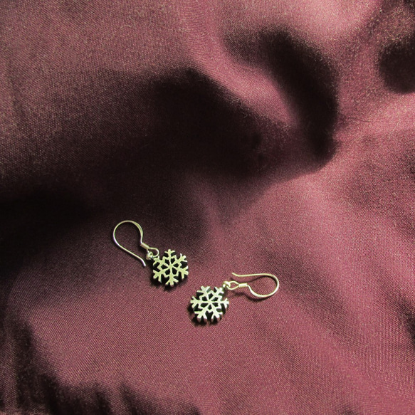 mittag ER408 snowflake earrings_雪花耳環 925純銀 限量 設計師手做 附品牌原木珠寶盒 第3張的照片