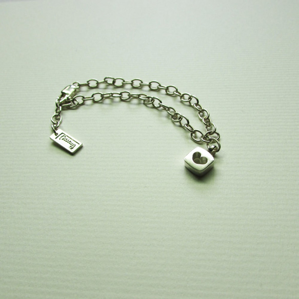 mittag BL701 square heart bracelet_方心手鍊 純銀 限量 設計師手做 附品牌原木珠寶盒 第6張的照片