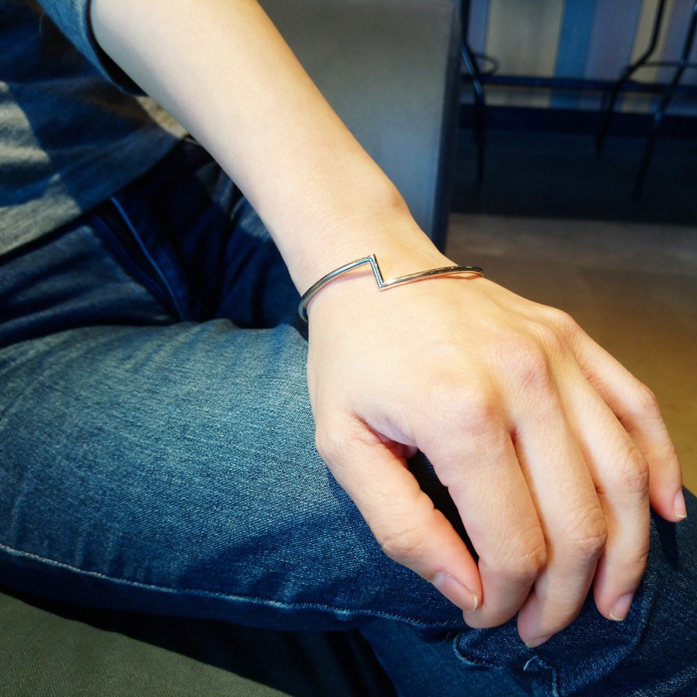 mittag BG803バングルを回す_ブレスレットを回すブランドのパッケージで手作りされた925スターリングシルバー限定デザイ