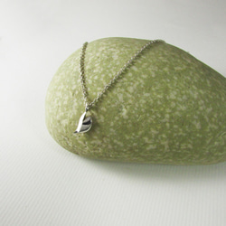 mittag NL808 lotus leaf necklace_荷葉項鍊 純銀 限量 設計師手做 附品牌原木珠寶盒 第6張的照片