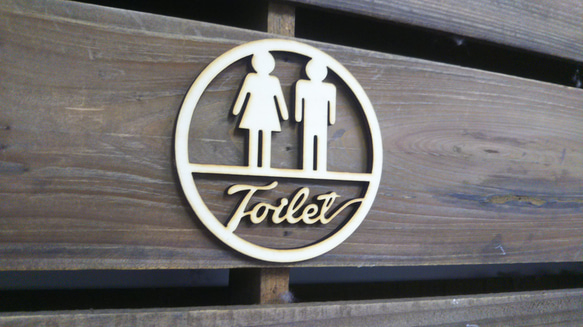 木製トイレプレート ドアプレート 丸型 抜き文字 ピクトサイン Toilet 3枚目の画像