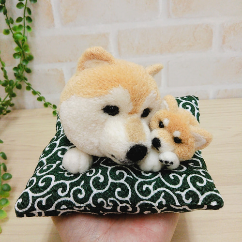 犬ポンポン 親子柴犬♪（唐草模様の座布団付き） 羊毛フェルト わん 
