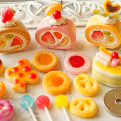 スイーツデコパーツ(H118) 16個入り　フルーツロールケーキ、オレンジケーキ、アイシングクッキー、他 2枚目の画像