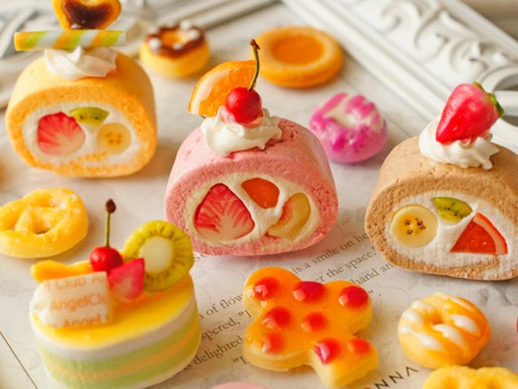 スイーツデコパーツ(H118) 16個入り　フルーツロールケーキ、オレンジケーキ、アイシングクッキー、他 3枚目の画像