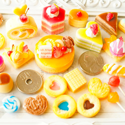 スイーツデコ (M009)　25個入り　バラエティーパック：デザインケーキ(オレンジソース)、フルーツロールケーキ他 2枚目の画像