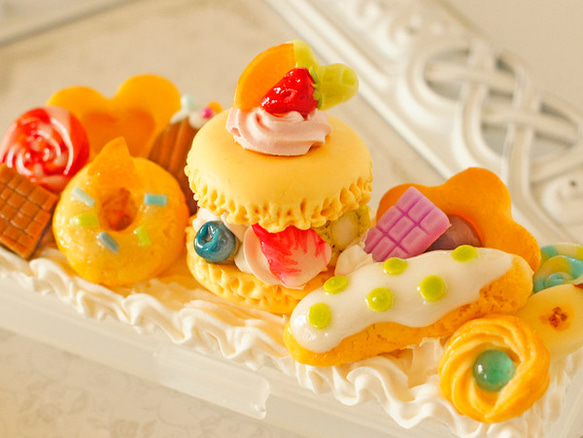 オレンジマカロンと水玉模様のエクレアケース(S53) その他雑貨 ル