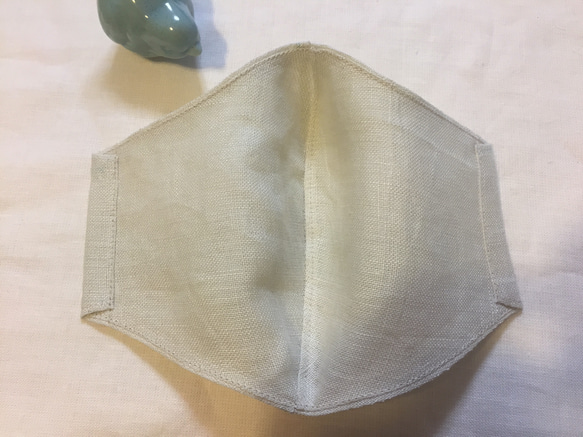 薄グレーベージュ 柔らかリネン 両面リネン ハンドメイド 立体布マスク 4枚目の画像