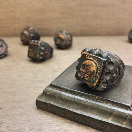 メキシカンレザーリング パンクスカル 四角型 黒（茶芯） 指輪・リング 