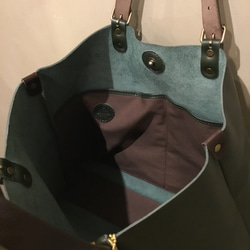 「グリーン」のA4楽々牛革トートバッグ。シンプルに男女兼用。 5枚目の画像