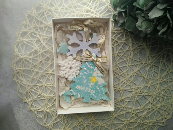 《香沁花園 Fragrant Garden》聖誕擴香石3入禮盒組( 大雪花+小雪花+聖誕樹) 第1張的照片