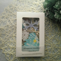 《香沁花園 Fragrant Garden》聖誕擴香石3入禮盒組( 大雪花+小雪花+聖誕樹) 第2張的照片