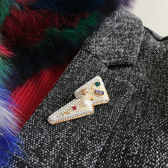 【特集掲載】Creema限定　EMBROIDERY: #14 "Blitzen" Brooch 　-刺繍ﾌﾞﾛｰﾁ 4枚目の画像