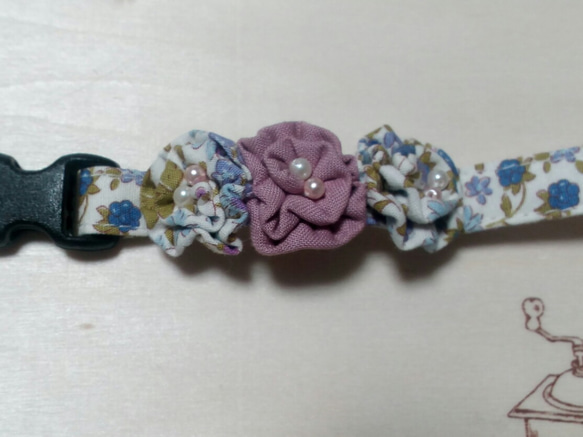 紫のお花の猫ちゃん用首輪 3枚目の画像